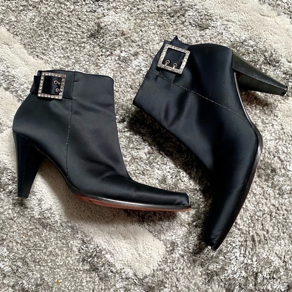 Donald J Pliner Pointed toe ankle heeled booties size 8.5 - Picture 1 of 13